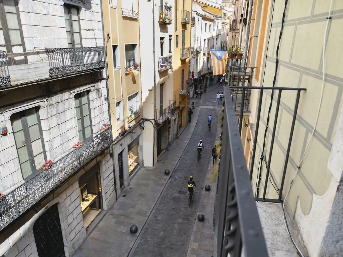 Bravissimo Bali, Beautiful 2 Bedroom Apartment Girona Spain